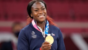 Francesa Clarisse Agbegnenou subiu ao degrau mais alto do pódio no judô 63kg