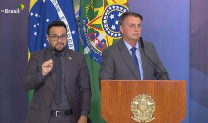 Presidente Jair Bolsonaro (sem partido) discursando em Brasília