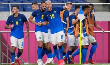 Richarlison comemora um de seus gols na vitória contra a Arábia Saudita