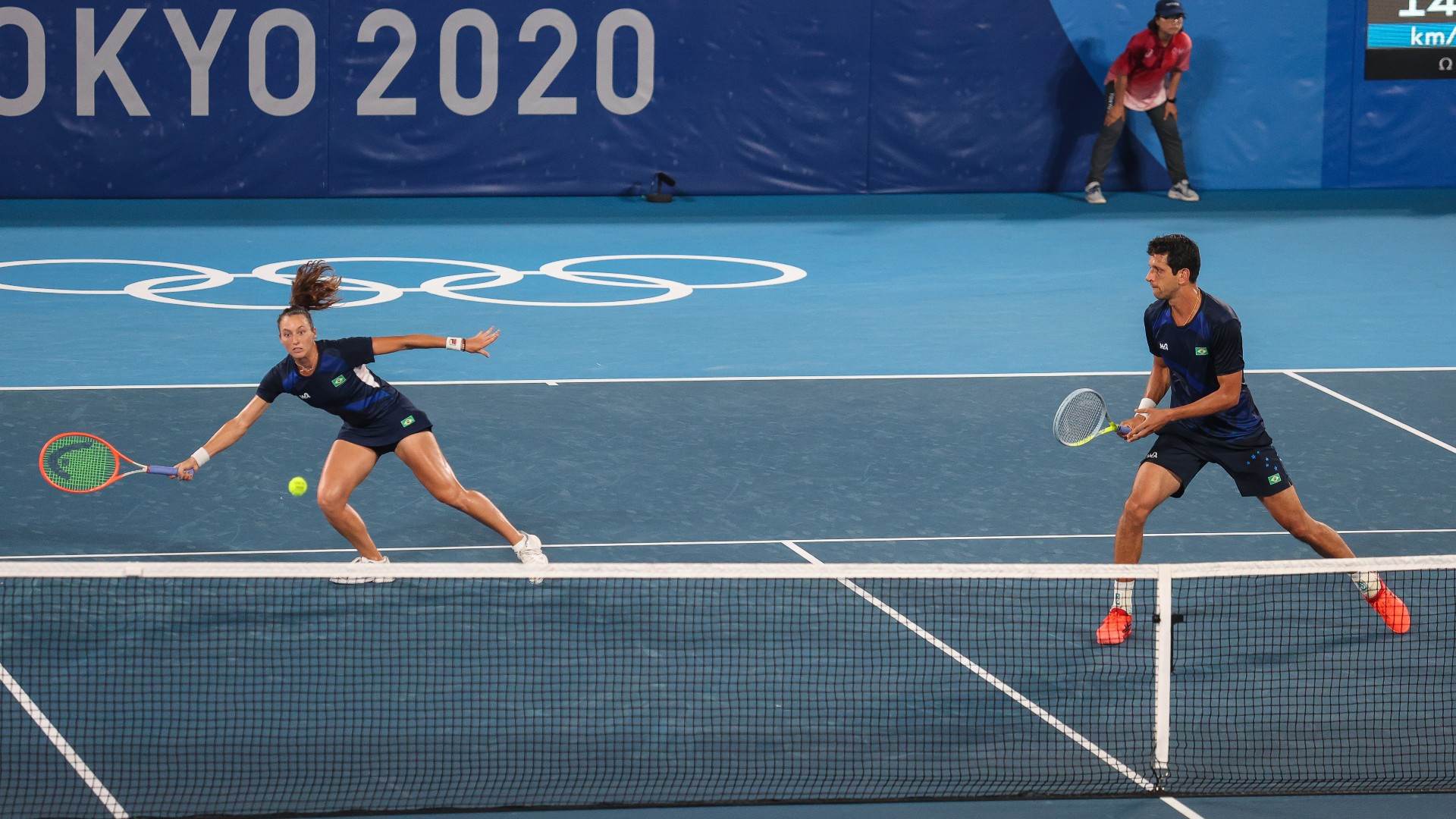 Luisa Stefani e Marcelo Melo perderam por 2 a 0 para Djokovic e Stojanovic Luisa Stefani e Marcelo Melo perderam por 2 a 0 para Djokovic e Stojanovic