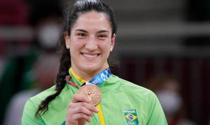 Bronze nas Olimpíadas 2020, Mayra Aguiar e Daniel Cargnin chegam ao Brasil