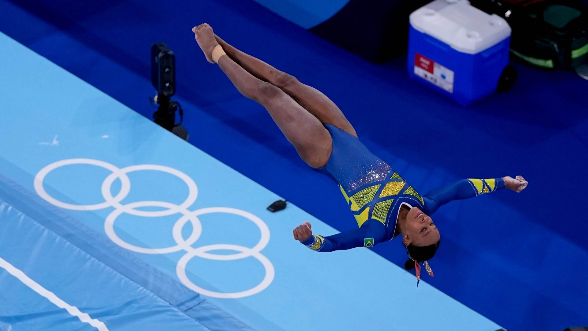 Rebeca Andrade se apresenta no salto na final individual geral da ginástica