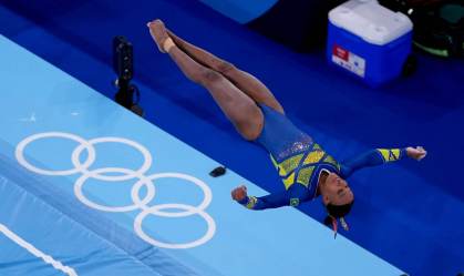 Rebeca Andrade se apresenta no salto na final individual geral da ginástica