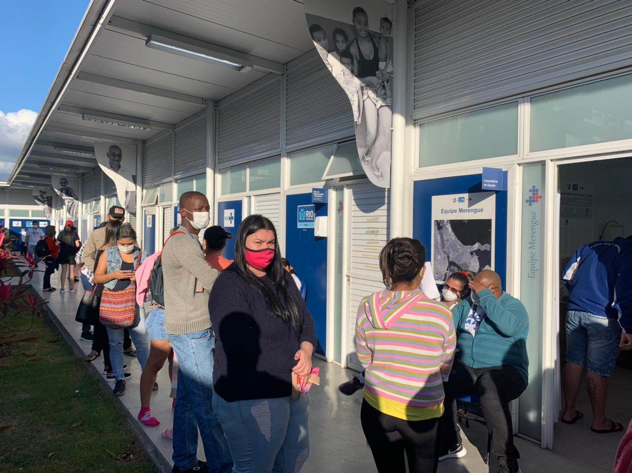 Fila para vacinação na campanha contra a Covid no Complexo da Maré (RJ) Fila para vacinação na campanha contra a Covid no Complexo da Maré (RJ)