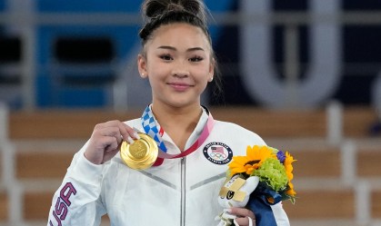 Sunisa Lee, dos EUA, ficou com ouro na ginástica artística individual geral