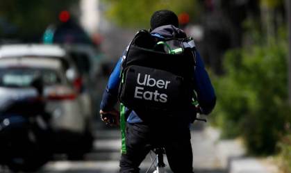 Em um dia como entregador, CEO da Uber fatura apenas 0,48% de seu salário diário