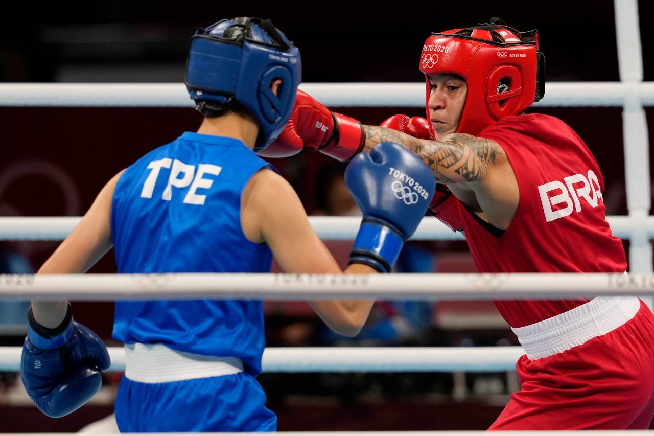 Beatriz Ferreira golpeia a lutadora de Taiwan Wu Shih-Yi Beatriz Ferreira golpeia a lutadora de Taiwan Wu Shih-Yi
