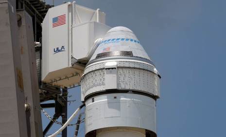 Cápsula em foguete da Nasa preparado para lançamento