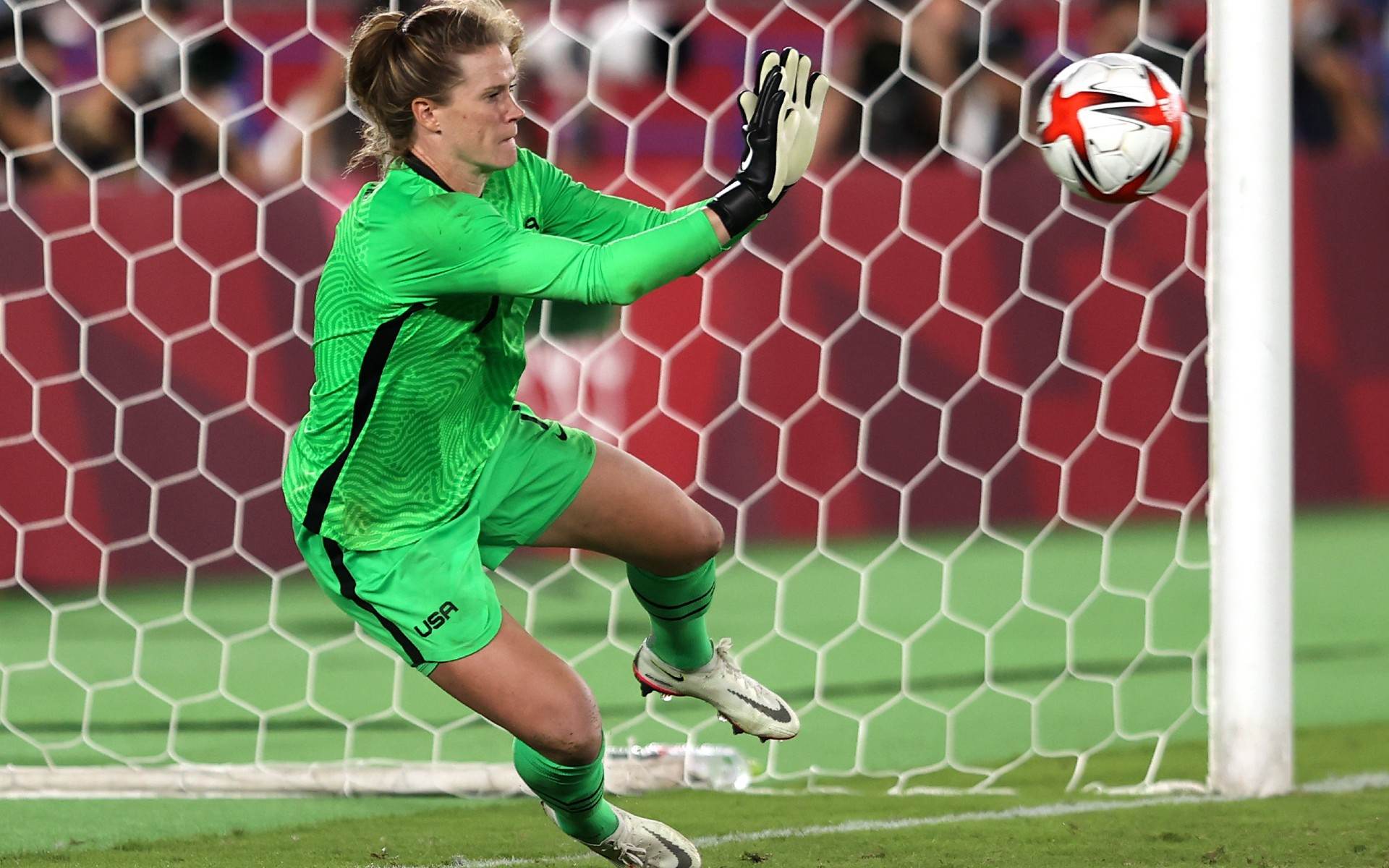 Naeher, goleira dos EUA, defendeu 3 pênaltis e classificou EUA nas Olimpíadas