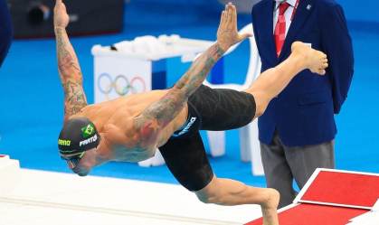 Bruno Fratus salta na piscina nas semifinais das Olimpíadas de Tóquio