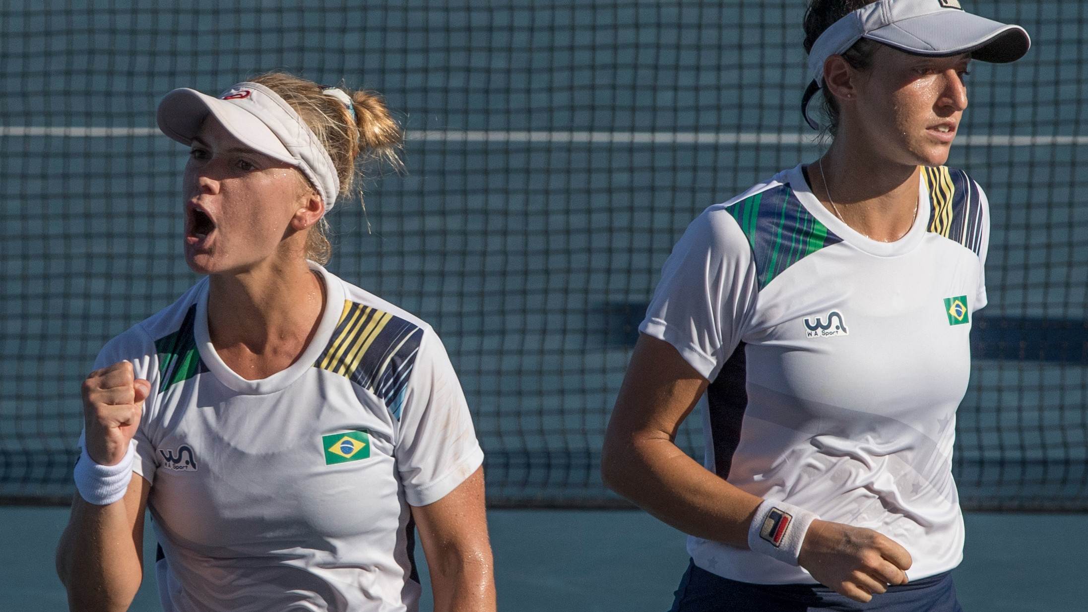 Laura Pigossi celebra ponto no jogo que valeu a medalha de bronze em Tóquio