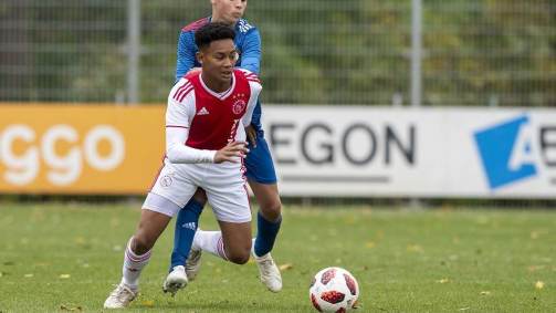O holandês Noah Gesser era jogador do Ajax/Ajax
