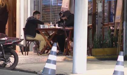 Bares e restaurantes passam a funcionar até a meia-noite em São Paulo (31.Jul.21