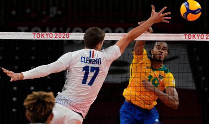 Olimpíadas: Seleção masculina de vôlei bate França em jogo com pontuação recorde