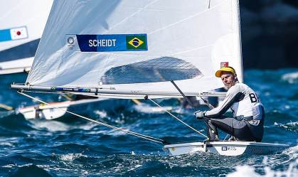 Robert Scheidt veleja durante regata das Olimpíadas de Tóquio