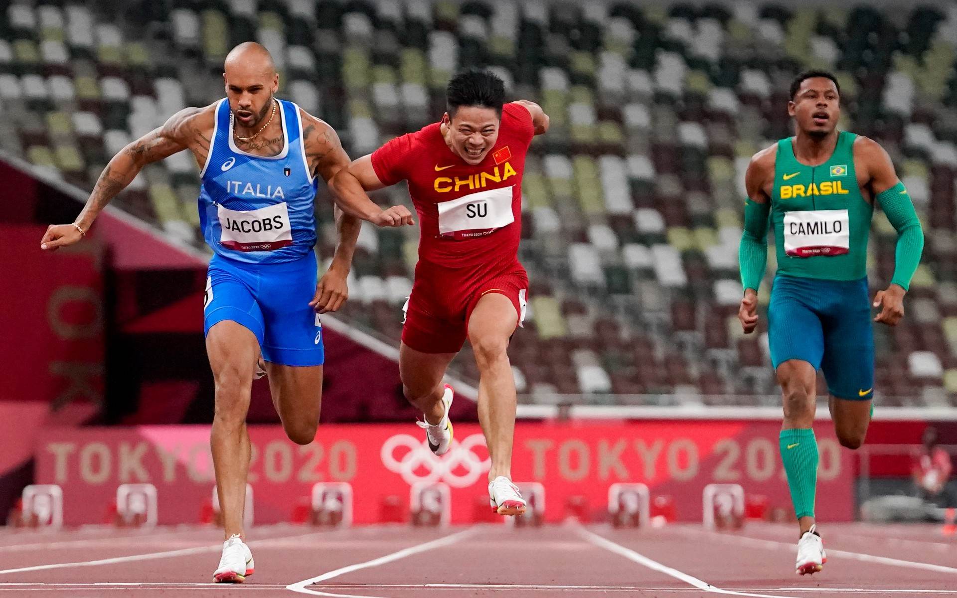 Chinês Su Bingtian (C) fez melhor tempo nas semisfinais dos 100m Chinês Su Bingtian (C) fez melhor tempo nas semisfinais dos 100m