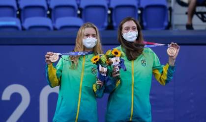 'Está difícil parar de sorrir', dizem Stefani e Pigossi após bronze no tênis