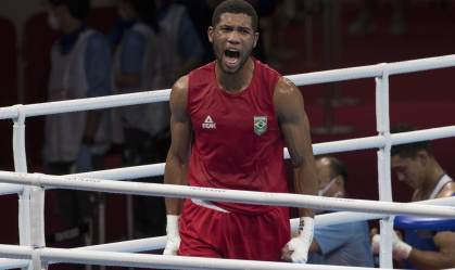 Hebert Conceição festeja após garantir medalha no boxe das Olimpíadas 2020