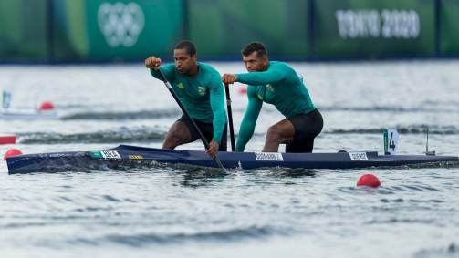 Jacky Godmann e Isaquias Queiroz nas eliminatórias da canoagem em Tóquio