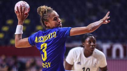 Ponta Alê, da seleção brasileira feminina de handebol