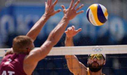 Vôlei de praia: Evandro e Bruno perdem para letões e estão fora das Olimpíadas