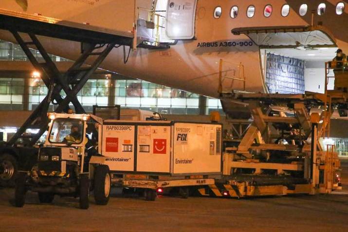 SP recebe lote de matéria prima para fabricação de mais de 4 milhões de doses da vacina do Butantan /