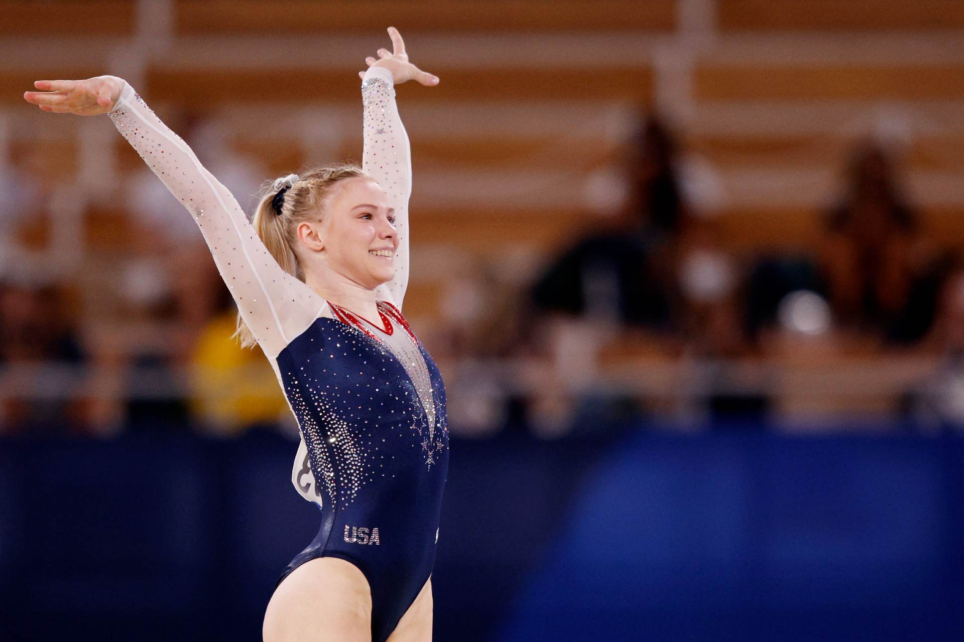 Redenção: após erro na final do salto, Jade Carey (EUA) ficou com o ouro no solo Redenção: após erro na final do salto, Jade Carey (EUA) ficou com o ouro no solo
