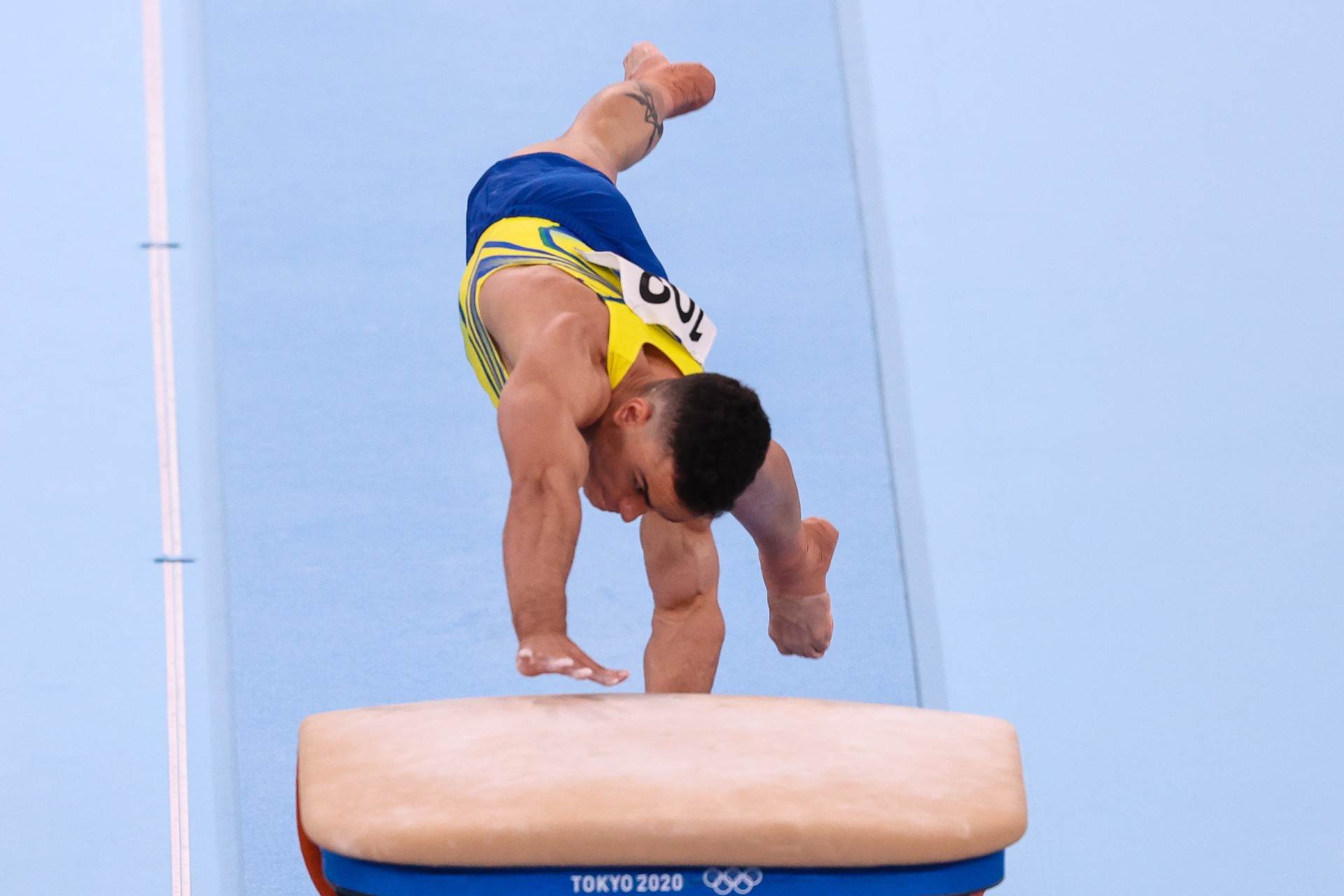 Caio Souza em um de seus saltos na final masculina do aparelho nas Olimpíadas Caio Souza em um de seus saltos na final masculina do aparelho nas Olimpíadas