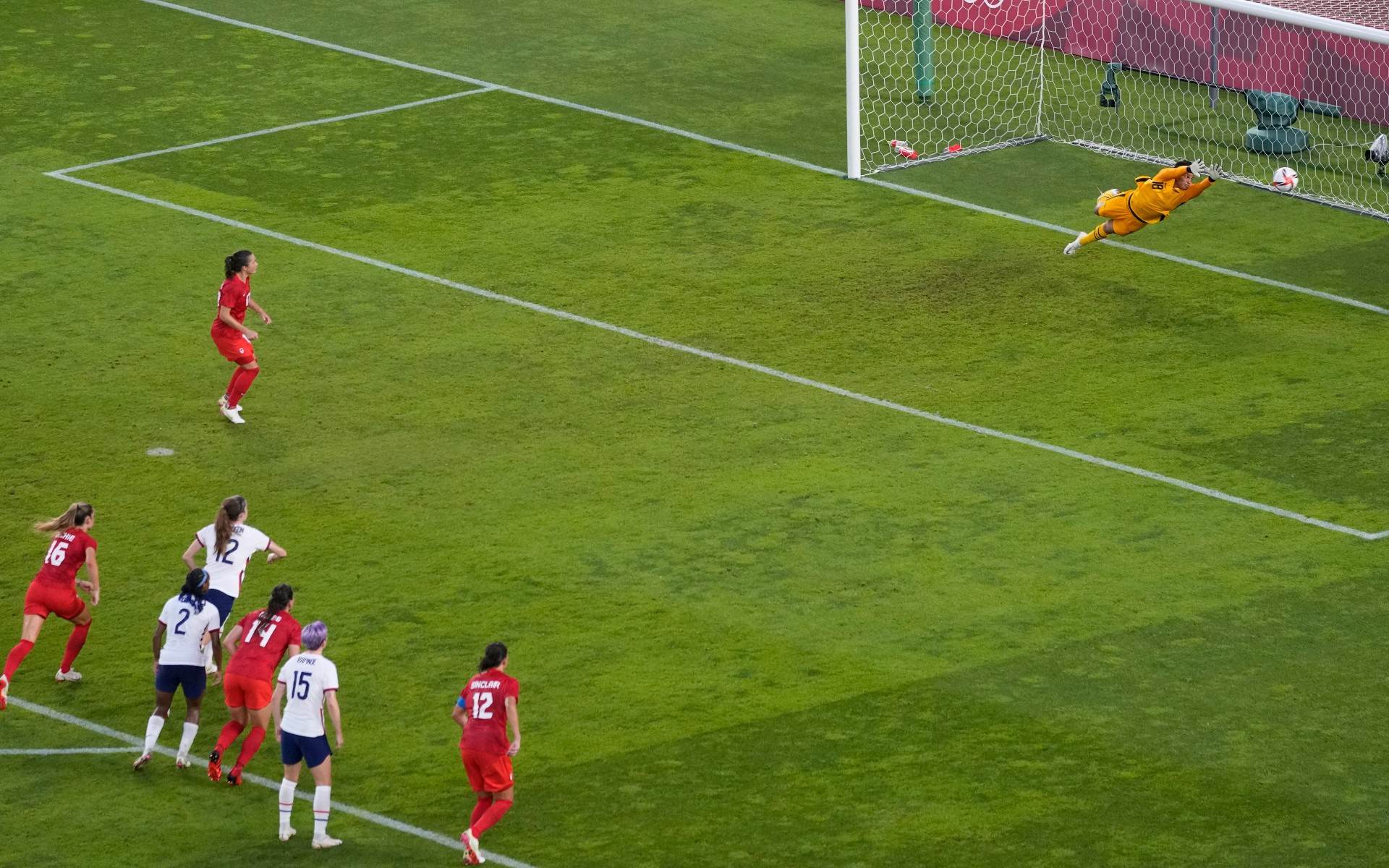 Com jogo pragmático e gol de pênalti, Canadá está na final do futebol feminino