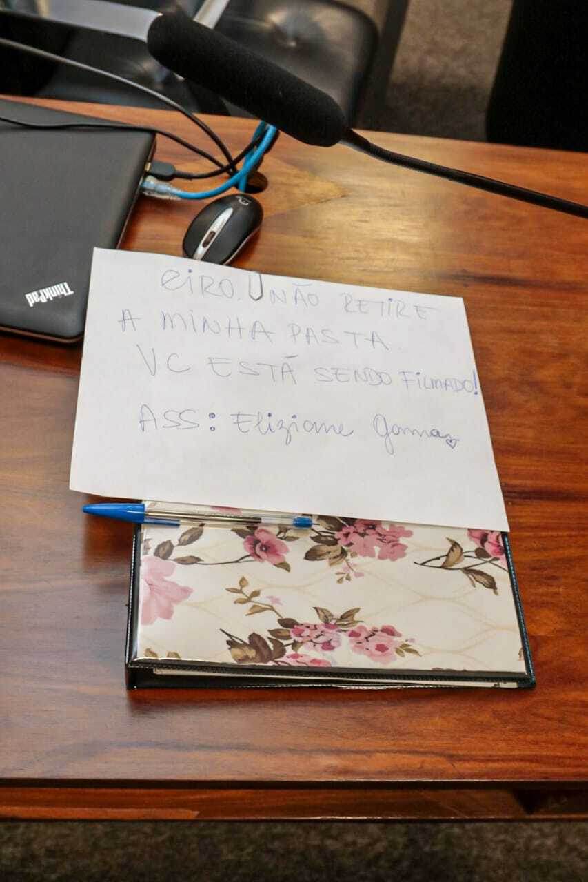 Bilhete deixado pela senadora Bilhete Eliziane Gama para o agora ministro da Cas Bilhete deixado pela senadora Bilhete Eliziane Gama para o agora ministro da Cas