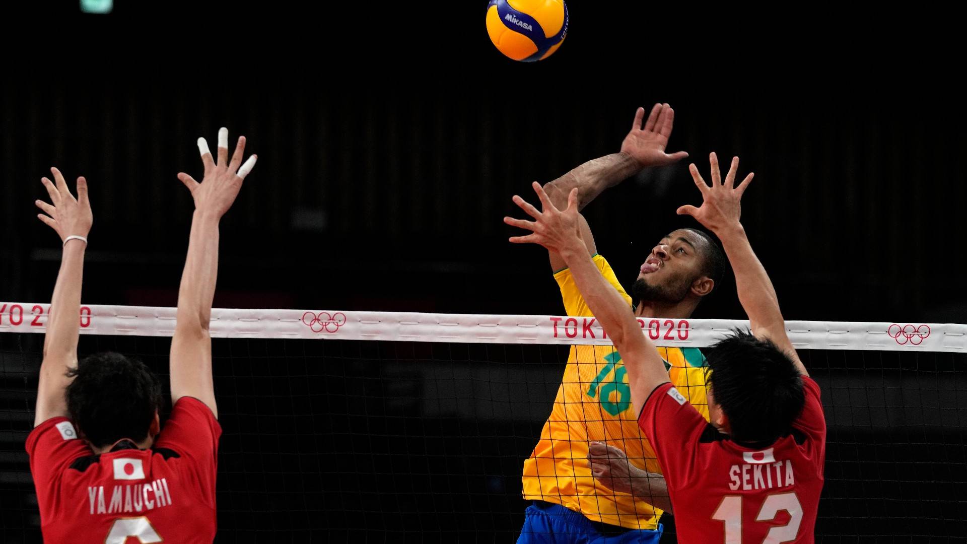Ataque de Lucarelli em vitória do Brasil sobre o Japão nas quartas de final das Ataque de Lucarelli em vitória do Brasil sobre o Japão nas quartas de final das