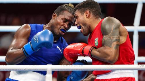 Abner Teixeira se esforçou, mas foi derrotado pelo cubano Júlio La Cruz no boxe