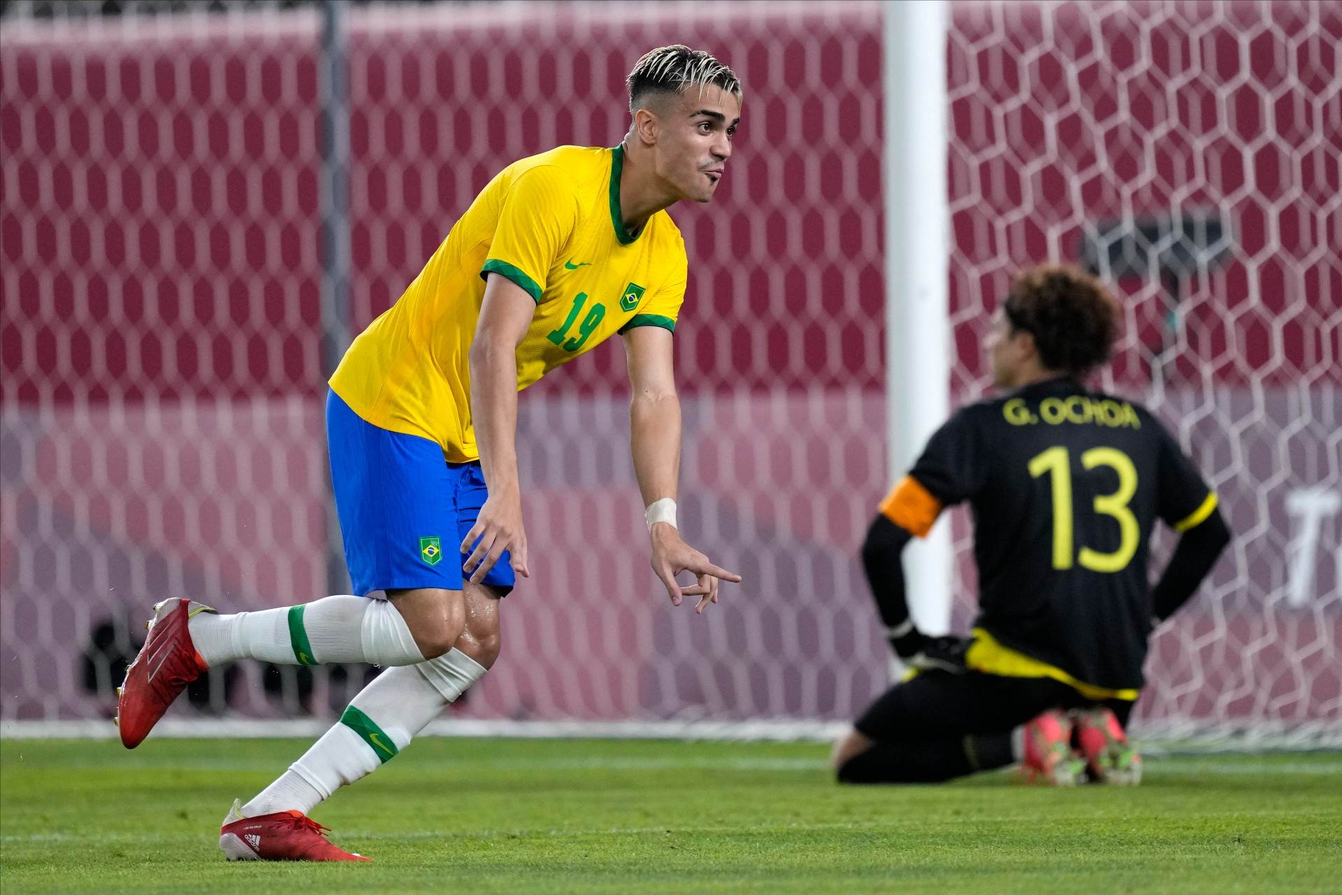 Reinier converteu 4ª cobrança de pênalti do Brasil contra o México vaga na final Reinier converteu 4ª cobrança de pênalti do Brasil contra o México vaga na final