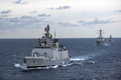 A fragata INS Satpura (F48) da Marinha indiana na Baía de Bengala/Getty Images