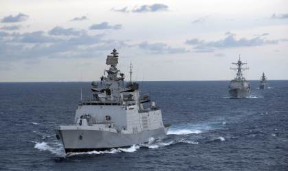 A fragata INS Satpura (F48) da Marinha indiana na Baía de Bengala/Getty Images