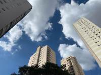 Moradia popular virou studio? O que dizem os preços dos imóveis em SP