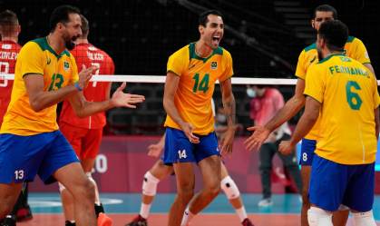 Em busca de vaga na final do vôlei, Brasil enfrenta russos novamente em Tóquio