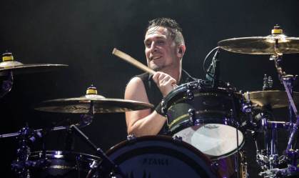 Pete Parada na bateria do The Offspring
