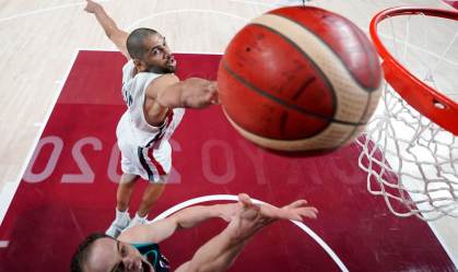 Toco de Nicolas Batum garantiu vitória da França no basquete masculino