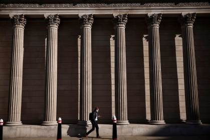 Banco central britânico fez reunião sobre estímulo e juros