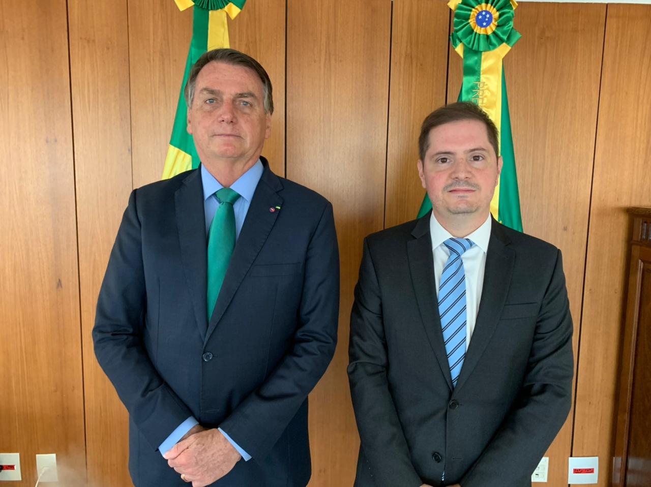 O presidente Jair Bolsonaro e Bruno Bianco, apontado como novo Advogado-Geral da