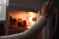 Mulher suspeita de matar filha e colocar corpo em geladeira é presa em SP