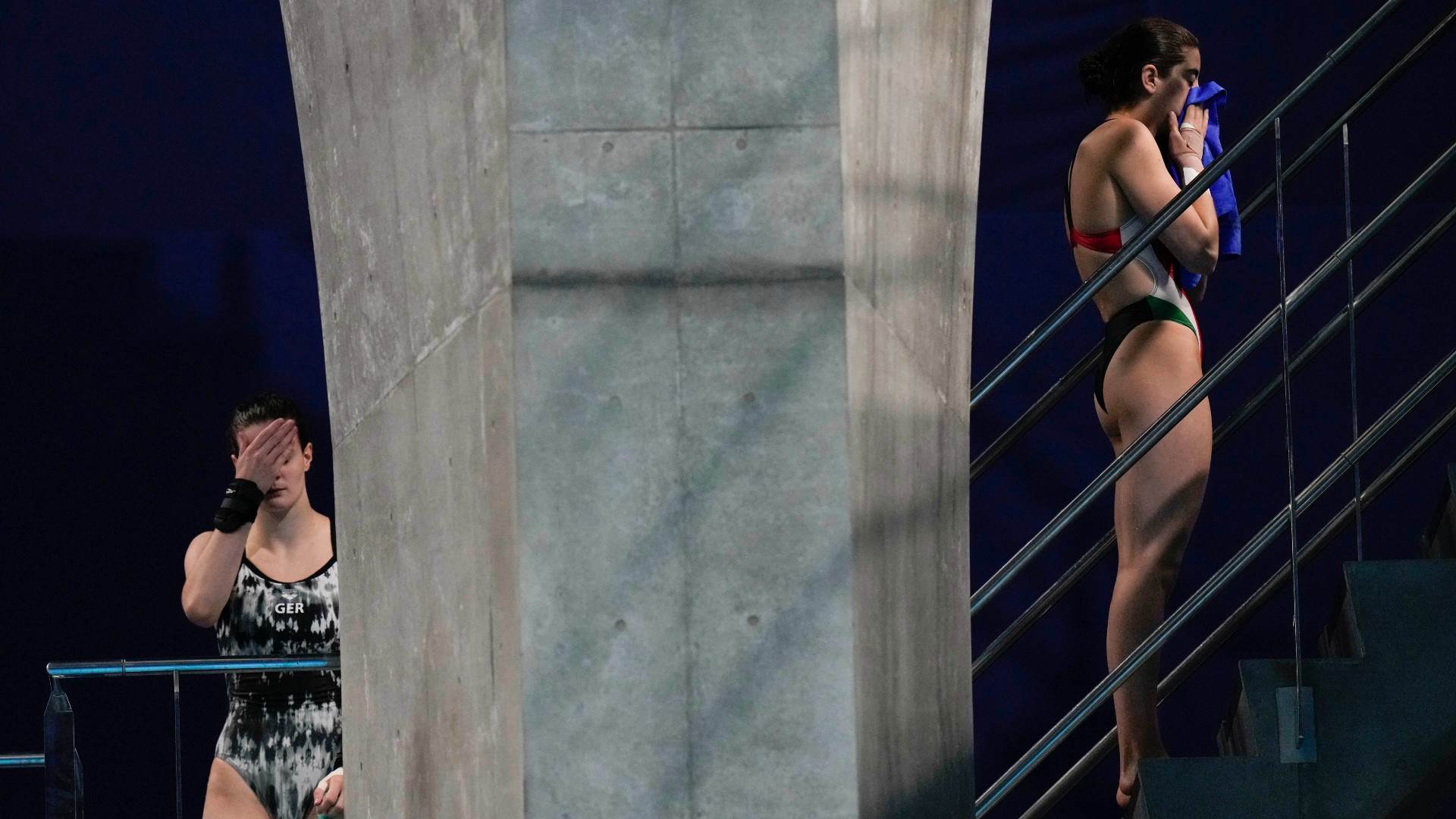 Atletas se preparam antes de um salto nas Olimpíadas de Tóquio