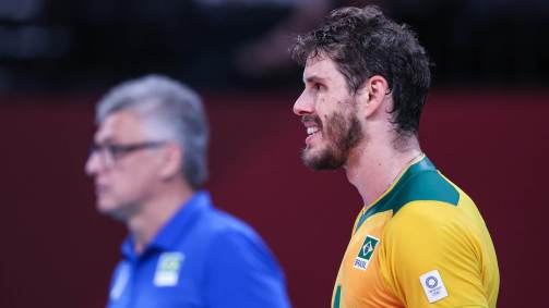 Renan e Bruno, da seleção brasileira de vôlei, na semifinal contra os russos