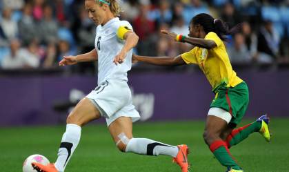 Rebecca Smith defende a Nova Zelândia em partida das Olimpíadas de 2012