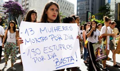 Protesto em Curitiba contra a violência e o feminicídio