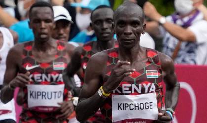Queniano Kipchoge confirma favoritismo e fatura o bi olímpico da maratona