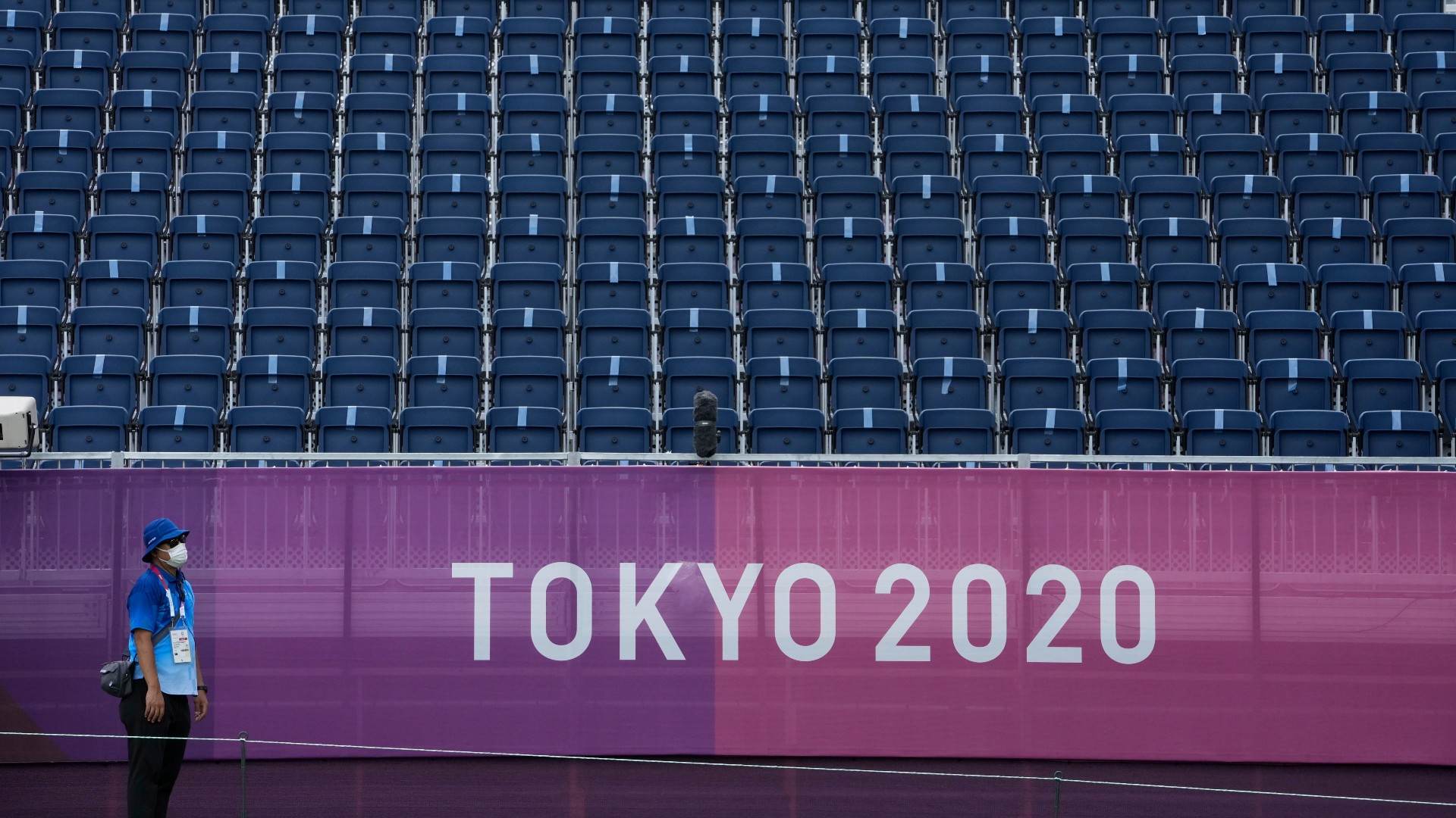 Colaborador do COI em arena sem público nas Olimpíadas