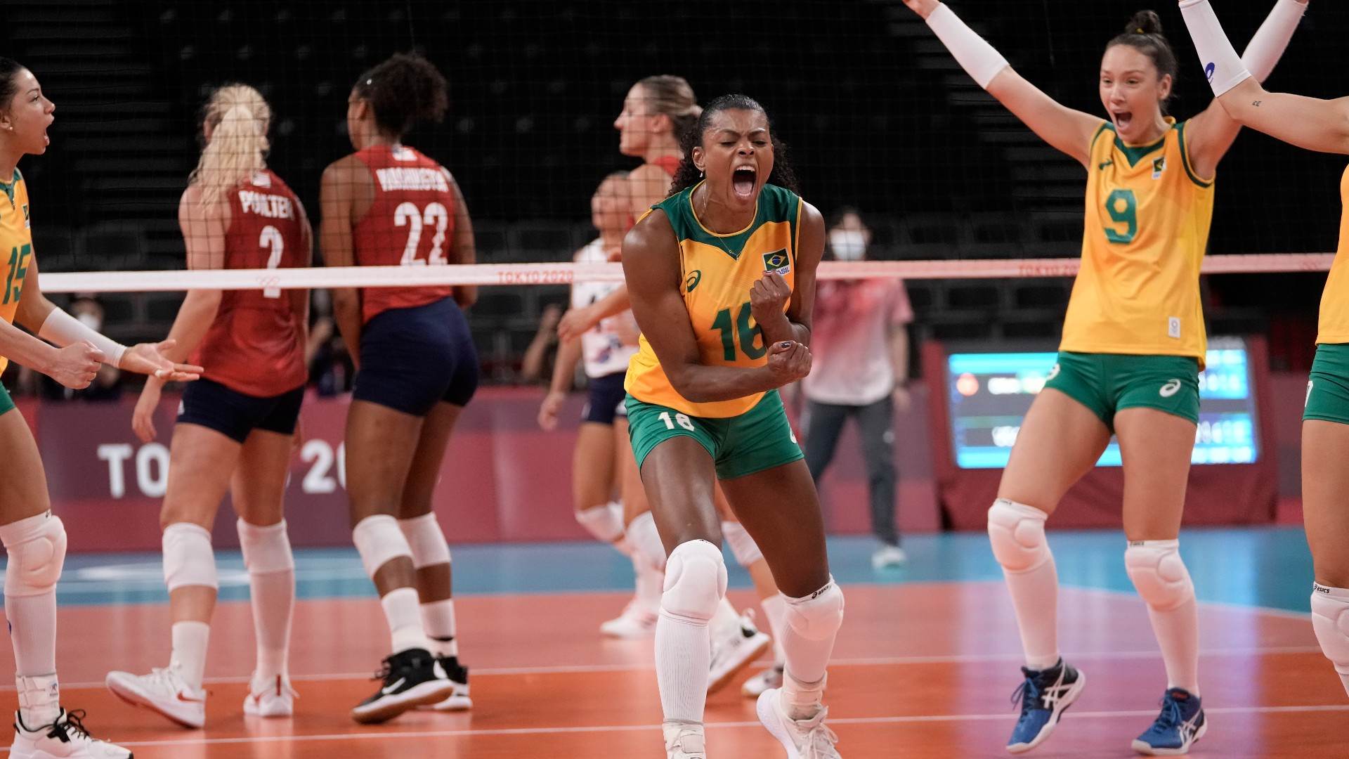 Fernanda Garay em derrota do Brasil contra os EUA na final olímpica Fernanda Garay em derrota do Brasil contra os EUA na final olímpica