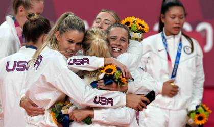 Olimpíadas 2020: EUA passam China e terminam em 1º no quadro de medalhas